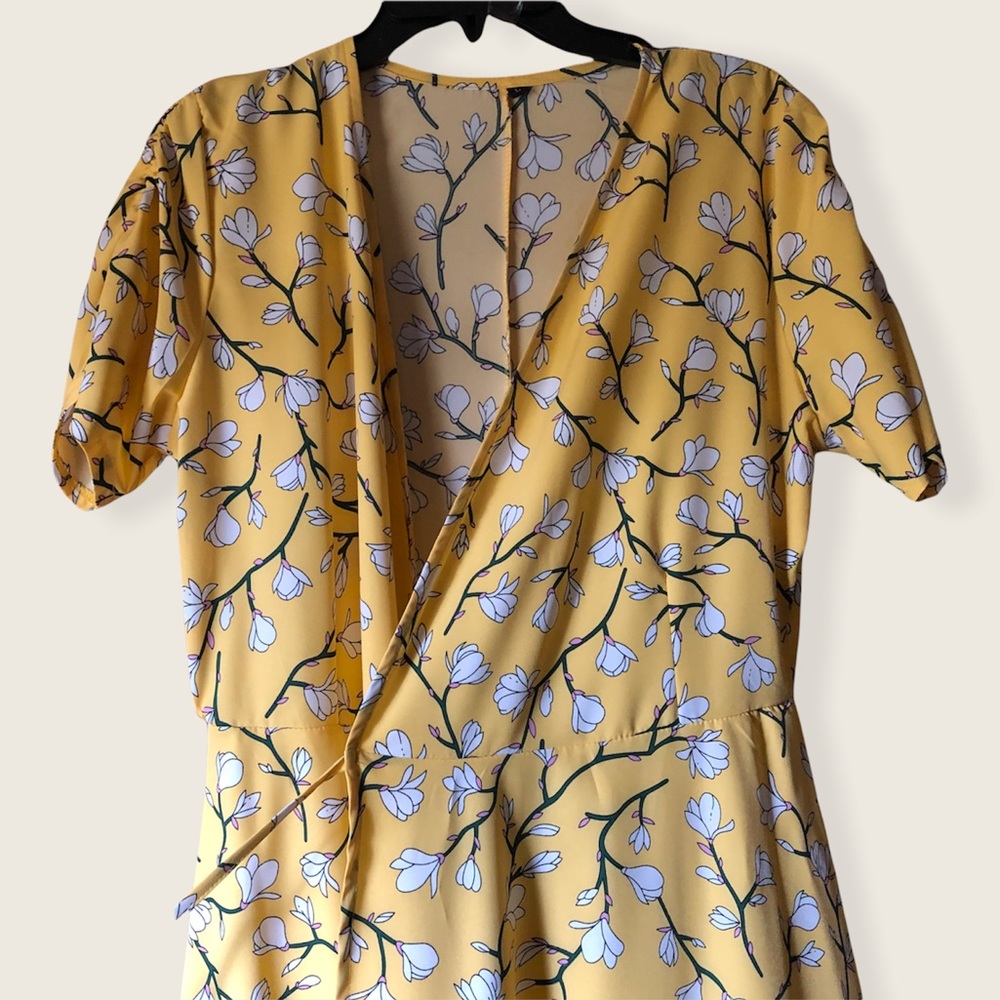 🤩 NWOT Wrap Dress